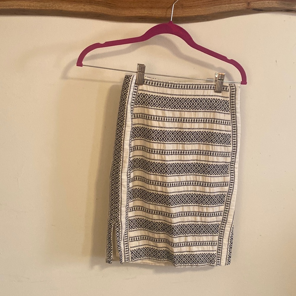 Pencil skirt - perfect to wear to the office in the spring and summer.